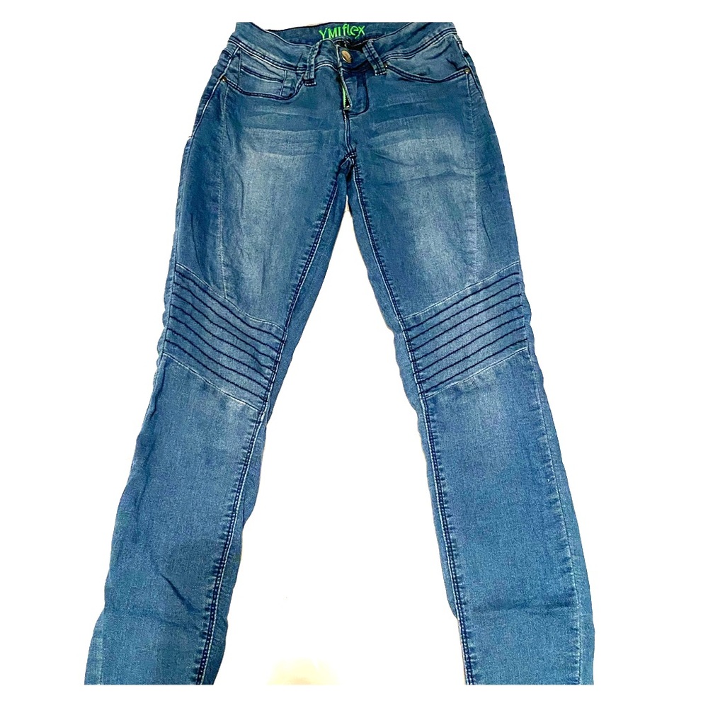 Blue Jeans with cool knee pattern!